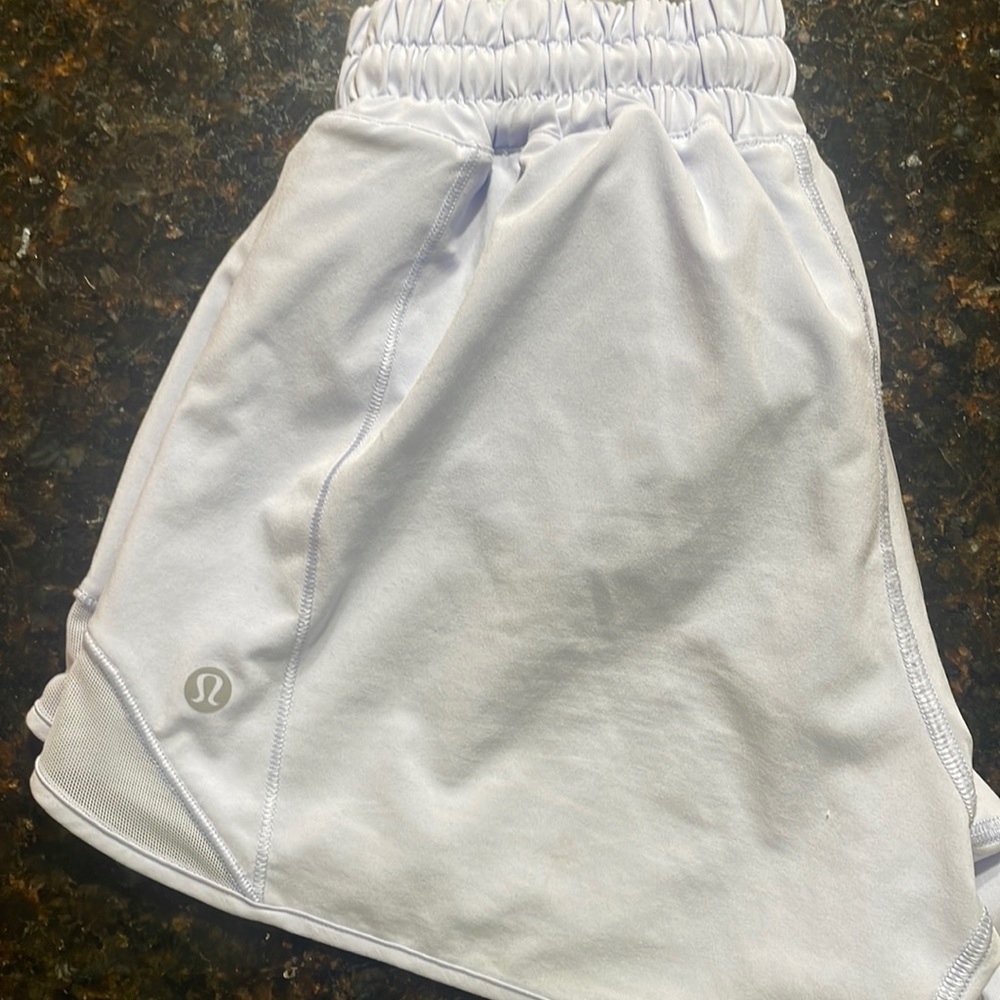 new never worn lululemon hotty hot size 4 rare color light blue shorts